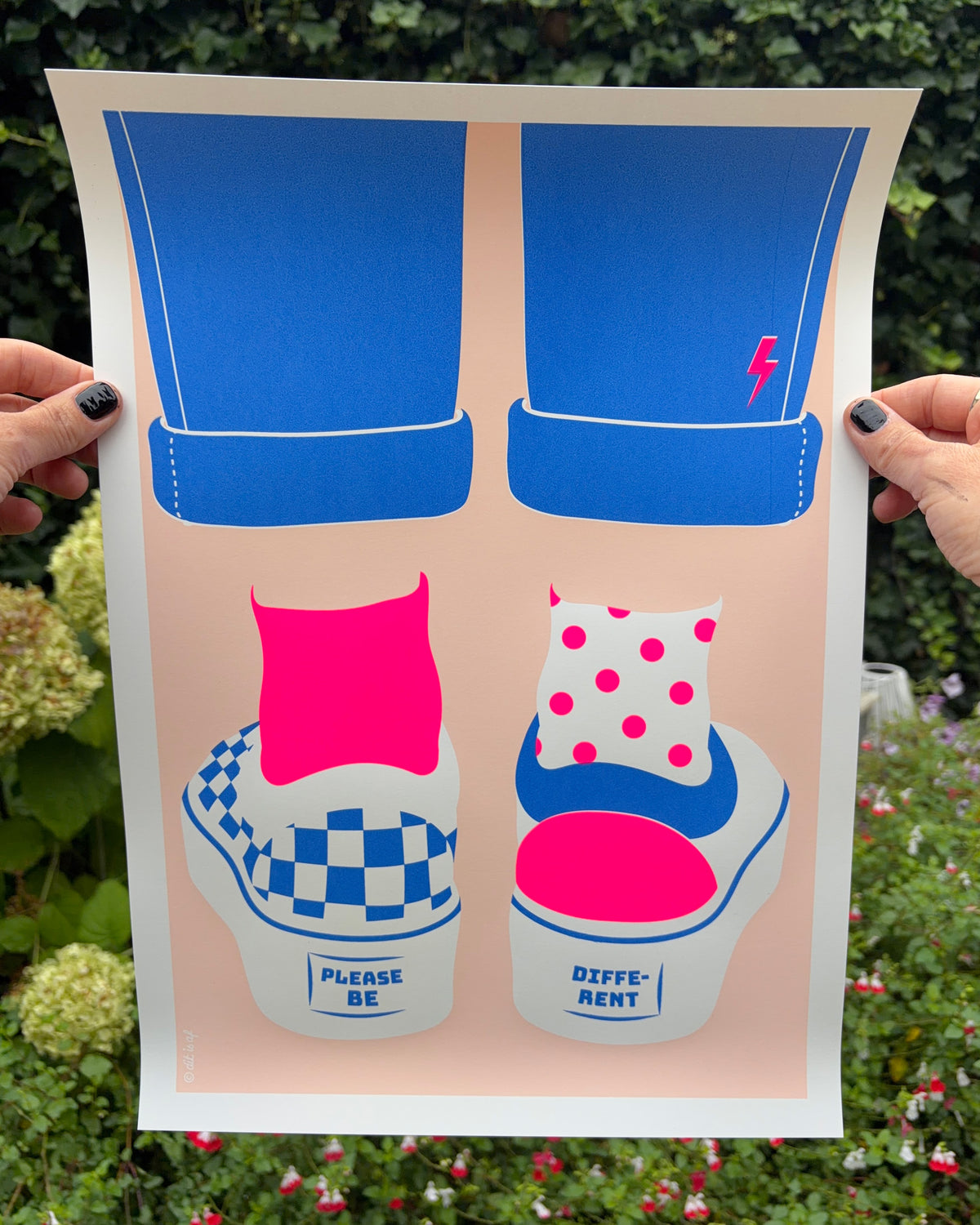 Please be different (zeefdruk met fluor roze)