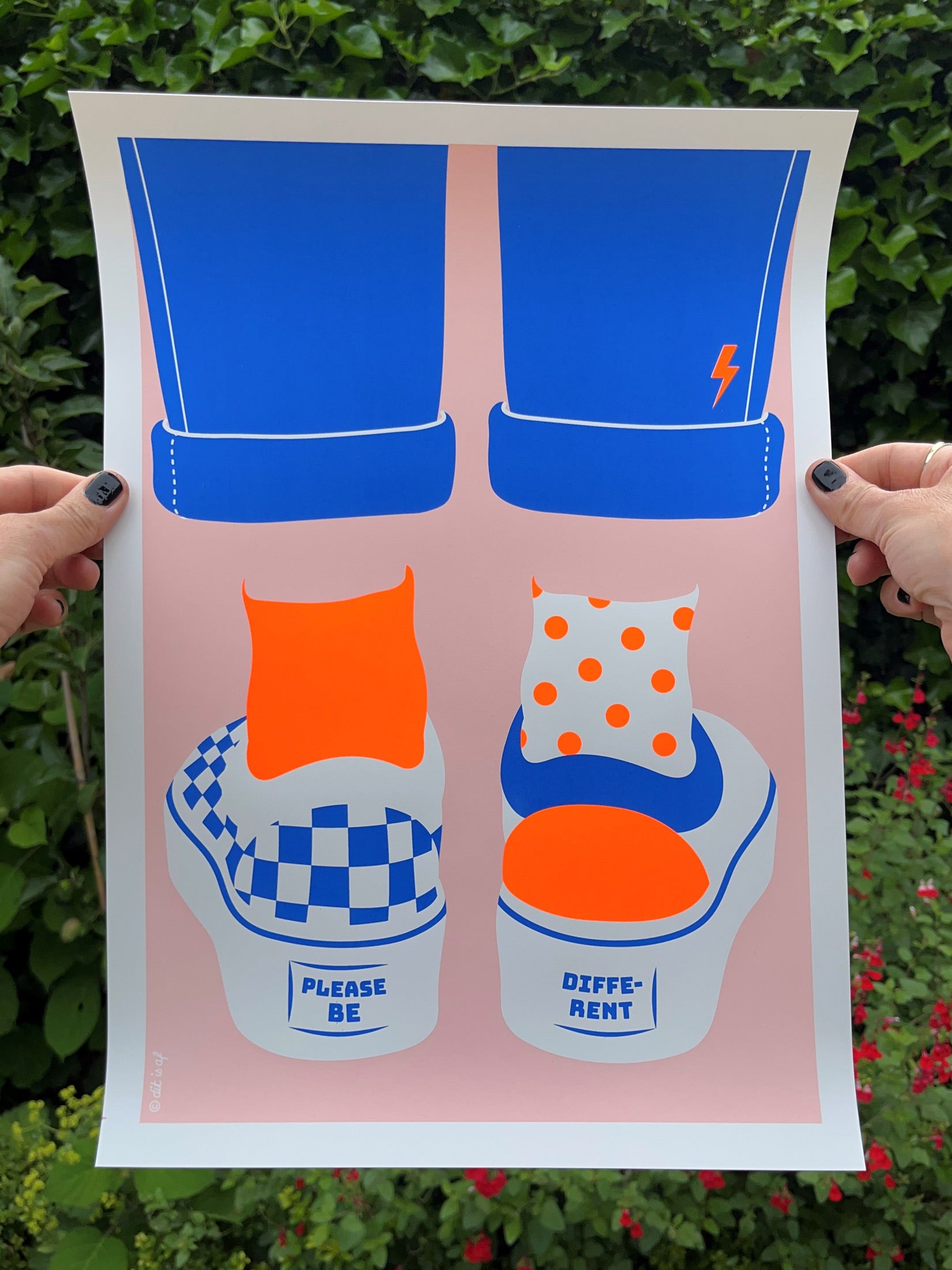 Please be different (zeefdruk met fluor oranje)