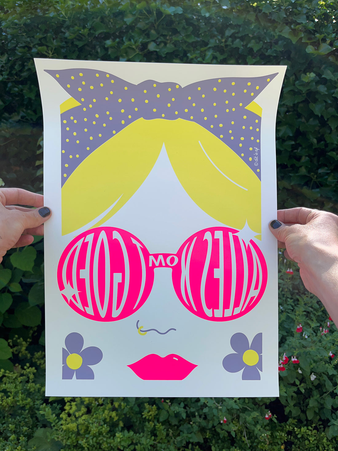 Door een roze bril (zeefdruk met fluor roze)