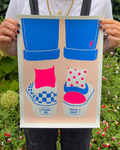 Please be different (zeefdruk met fluor roze)