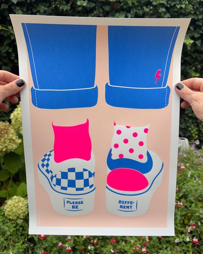 Please be different (zeefdruk met fluor roze)