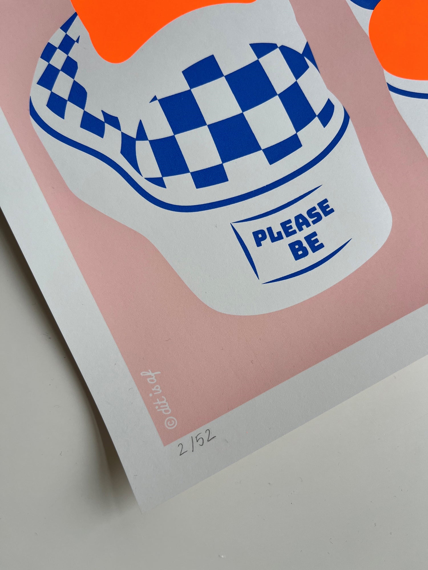 Please be different (zeefdruk met fluor oranje)