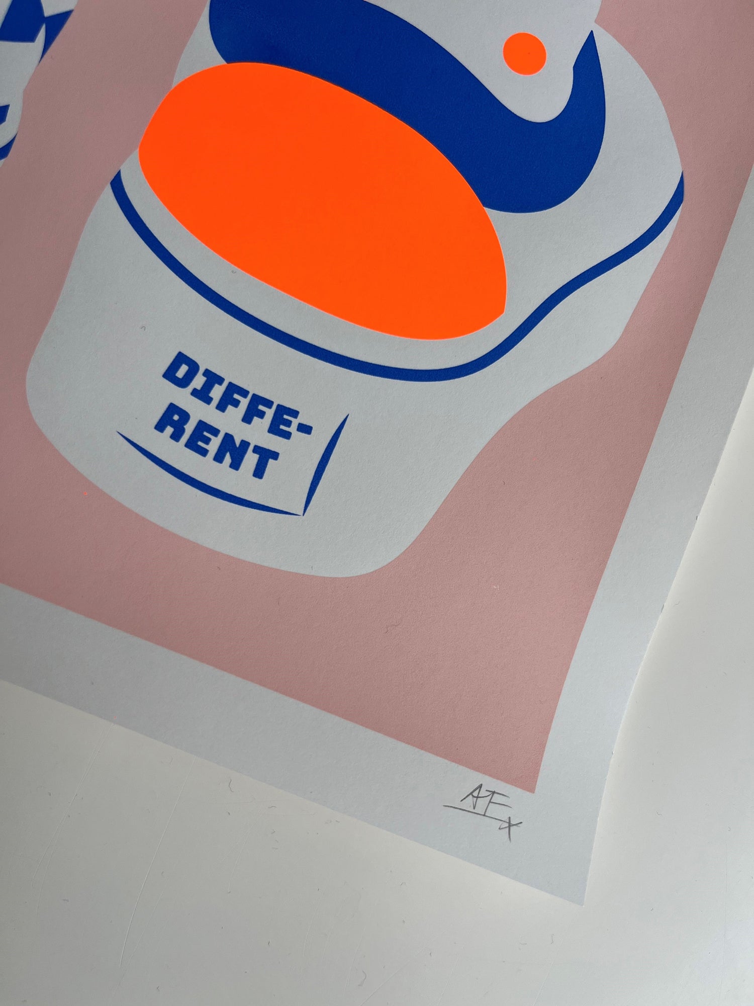 Please be different (zeefdruk met fluor oranje)